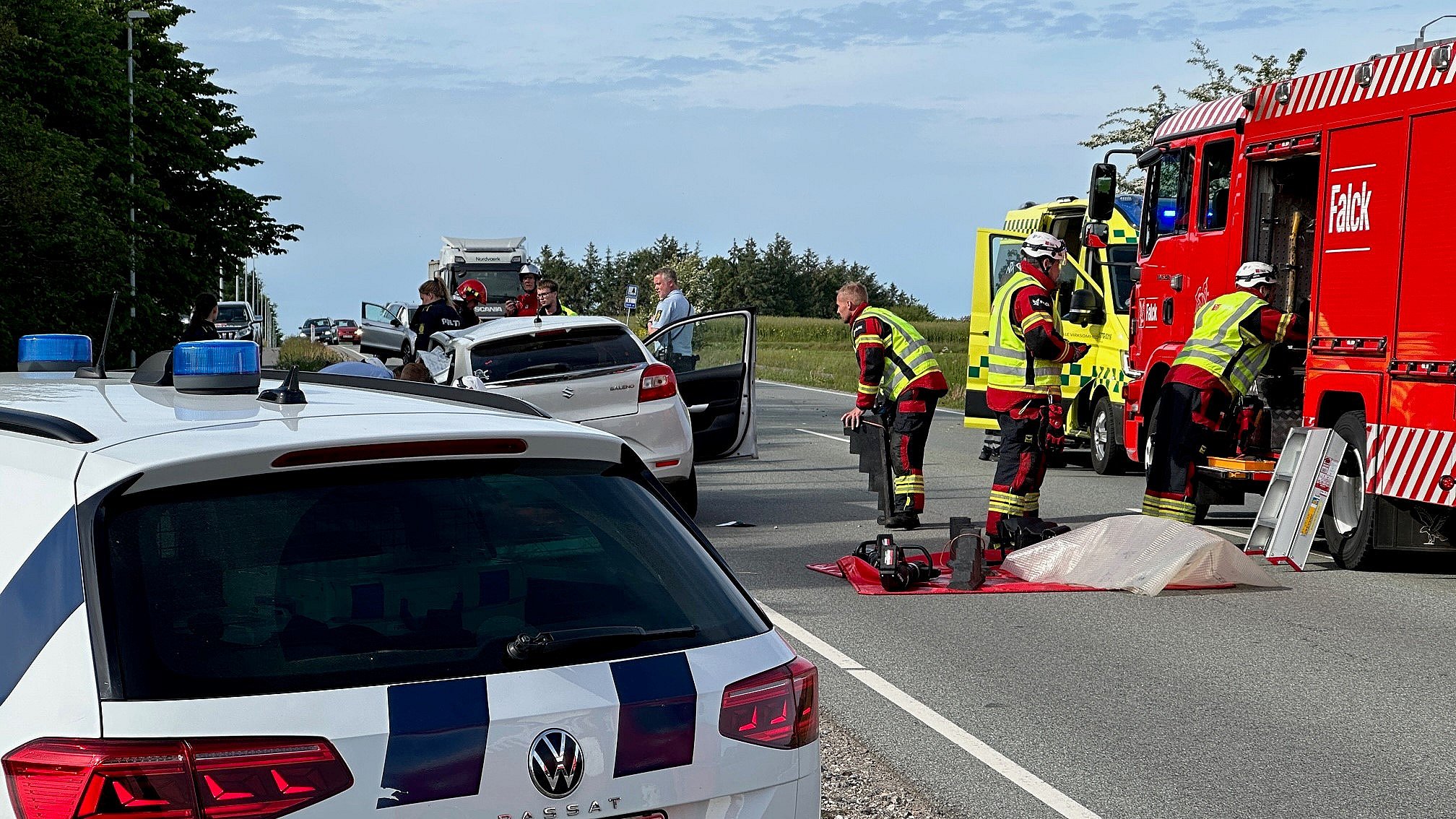 Ingen er kommet alvorligt til skade.