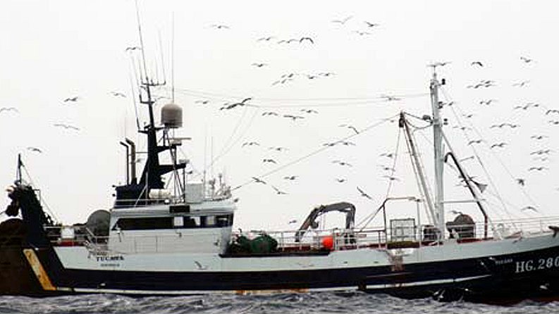 efter det Fæstning Udstyr Fire fiskere reddet fra synkende kutter | TV2 Nord