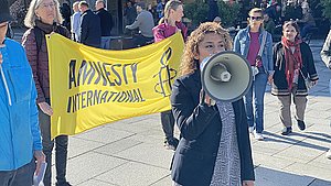 Over 100 mennesker demonstrerer i Aalborg