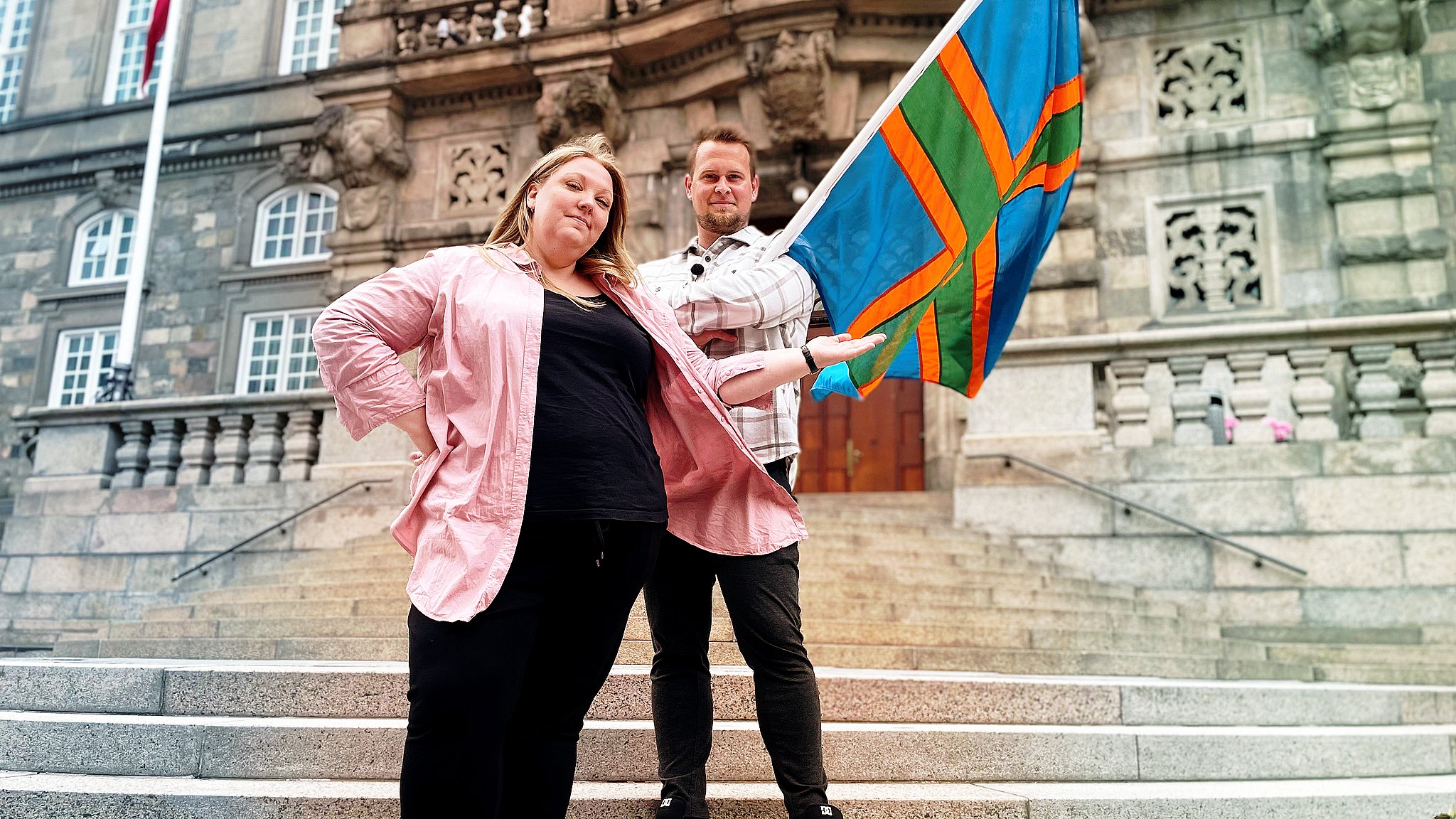 Tilrettelæggerne Rikke Kjølby og Michael Guldbrandt på Christiansborg. Bag kameraet er Ivan Johan Hansen.