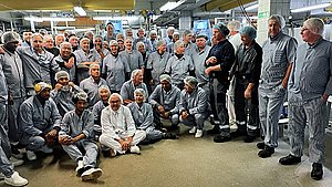 Nu kommer millionerne til fyrede slagterimedarbejdere