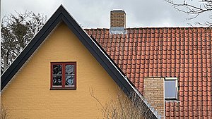 Nu er der faldet dom: 43-årig dømt for at have 17.000 piller i vaskekælderen og 60 kilo hash i laden