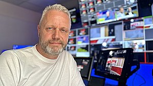 For meget krudt i røven i skolen: Nu runder Brian 25 år på TV2 Nord