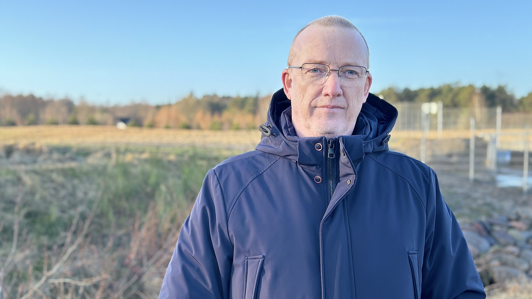 sofaerne-drev-rundt-i-stuen-der-skal-handling-bag-ordene-tv2-nord