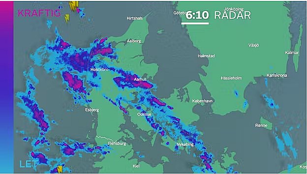 Radarbillede klokken 06.10. En stribe af regnbyger ligger på tværs af landet.