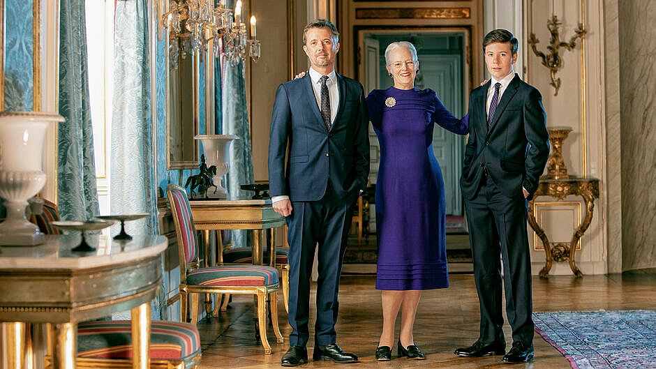 ukuelige Pacific Perfervid Se de nye billeder af dronning Margrethe og Danmarks to kommende konger |  TV2 Nord