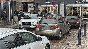 Trafikkaos: Politiafspærring midt i Aalborg skaber trafikale problemer