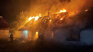 Hus brænder ned til grunden - eksplosioner er hørt
