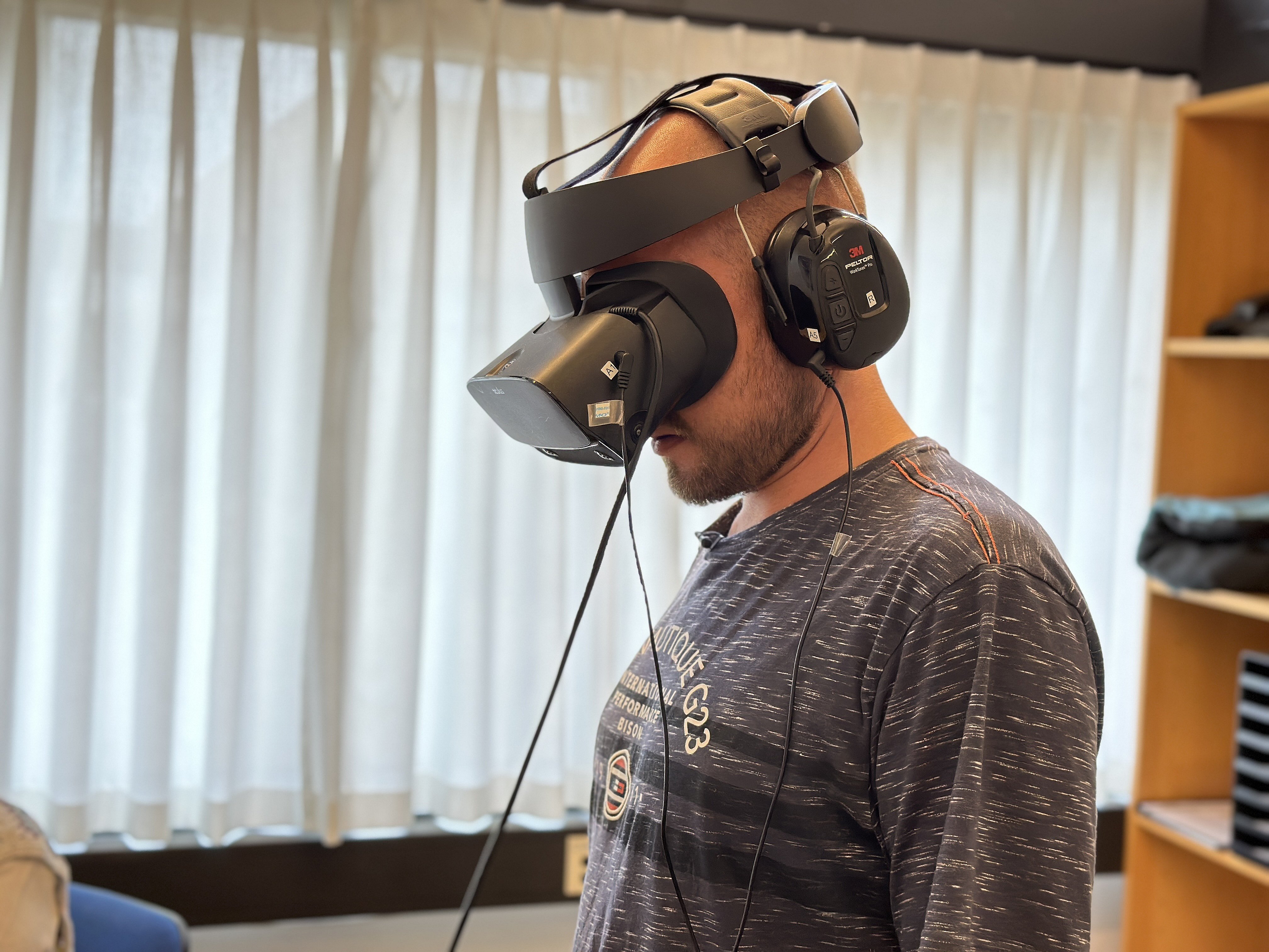 nedsænket Vuggeviser salut VR-briller hjælper Mathias med at se sine dæmoner i øjnene | TV2 Nord