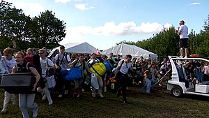 Folk strømmer ind på Nibe Festival, men der mangler frivillige