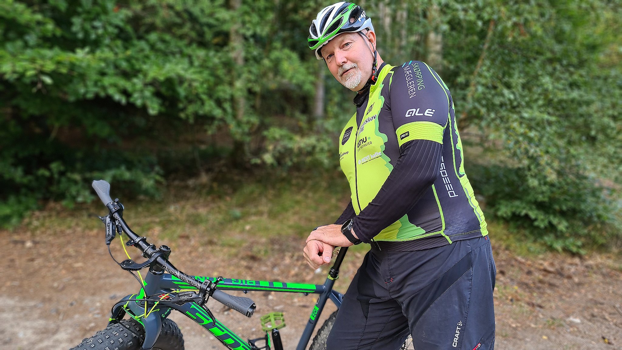 Anders har cyklet mountainbike han var år: Fællesskabet gør det sjovere | TV2 Nord