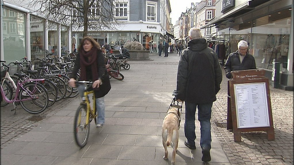Blinde klager over cyklister i | TV2 Nord